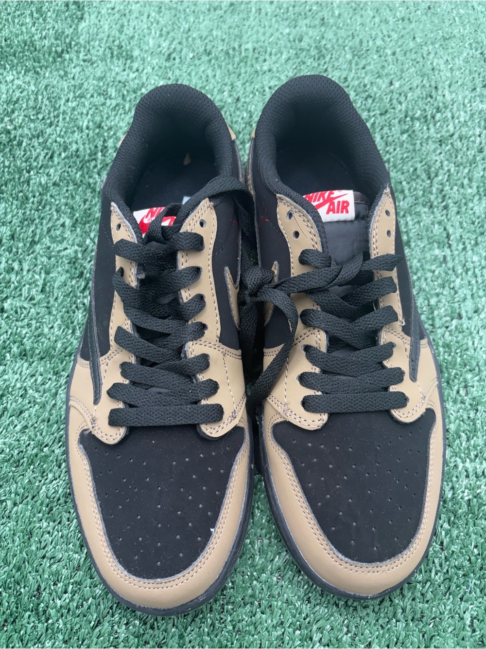 Nike Men’s Low-Top Sneakers in Black & Tan